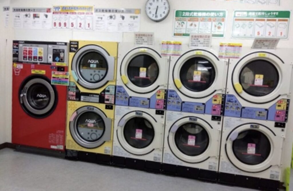 サンヨー・ハイアールアクア コインランドリー機器一式 11台 洗濯機乾燥機3台/乾燥機4台/スニーカーランドリー1台/小型洗濯機3台