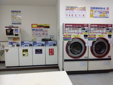 サンヨー・ハイアールアクア コインランドリー機器一式 11台 洗濯機乾燥機3台/乾燥機4台/スニーカーランドリー1台/小型洗濯機3台